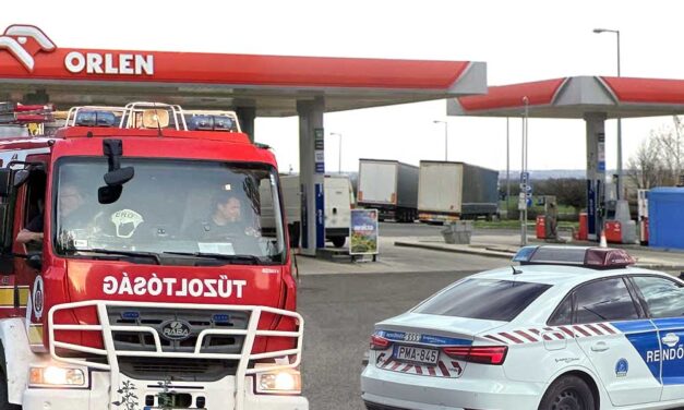 Kútfejnek ütközött egy kamion az M7-es autópályán