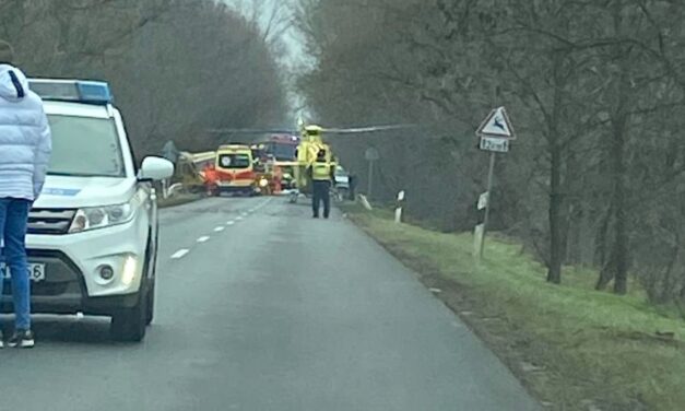 „Láttam mindent, de sajnos nem tudtunk már segíteni” – szörnyethalt egy 28 éves nő, miután egy kisteherautóval frontálisan ütközött Pócspetrinél