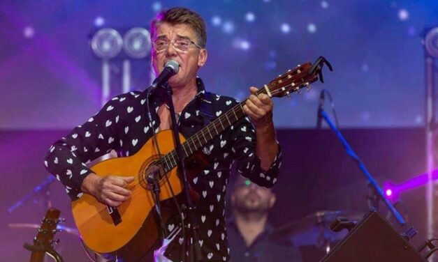 Pofátlanság: egy 11 évvel ezelőtt lejárt igazolvánnyal akarta megúszni a tilosba parkolást Delhusa Gjoni, a rendőrség eljárást indított a luxusmercis énekes ellen