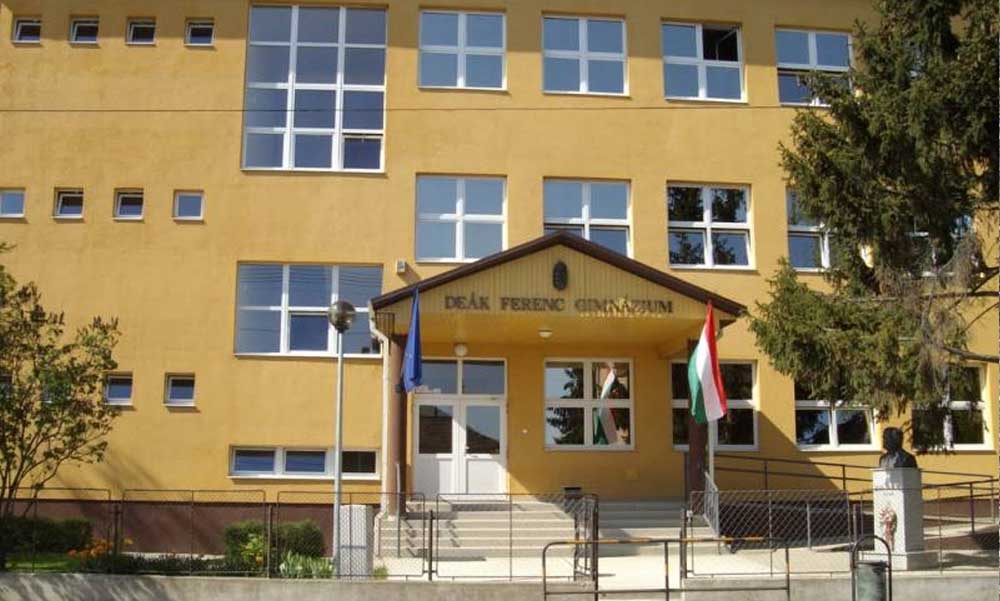 Balhé a fehérgyarmati iskolában: sikkasztás miatt kirúgták az iskolaigazgatót, aki egyben Sonkád polgármestere is