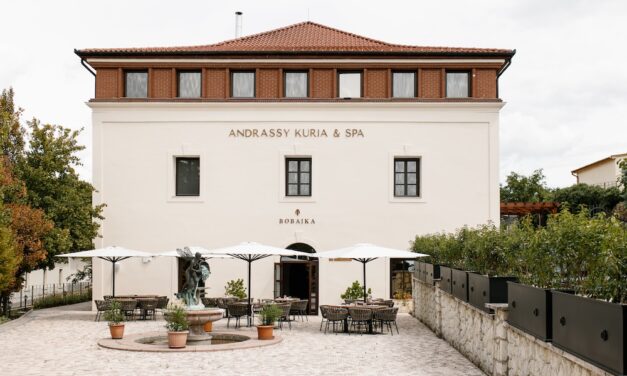 Meghalt egy munkás Tiborcz István luxusszállodájában, miután ráomlott egy munkagödör falazata