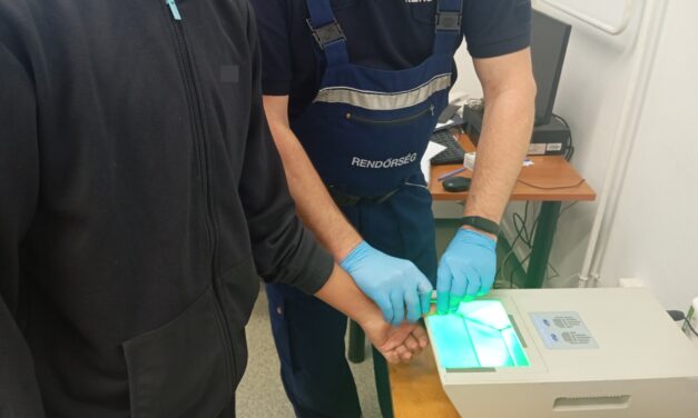 Két hete ölték meg az anyját annak a fiúnak, aki múlt pénteken 46 iskolának küldött bombafenyegetést