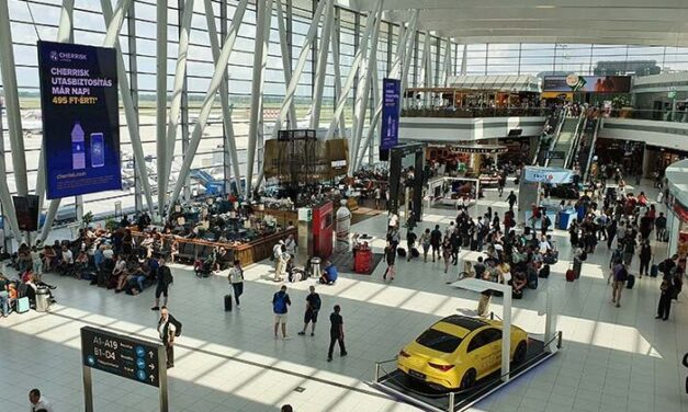 Meghalt a férfi, aki leugrott a reptér galériájáról: a 35 éves András zokniban és pólóban szökött meg a kórházból