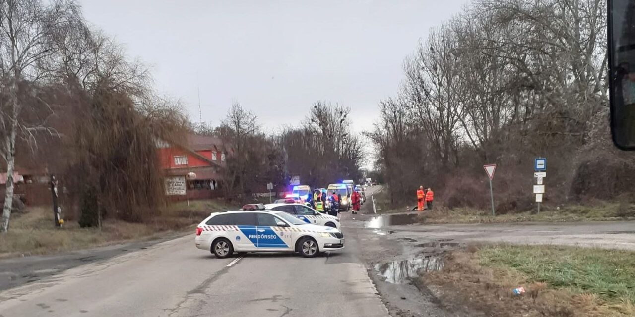 Kettős gázolás Pest megyében: egy fiatal évesanyát és 3 éves gyermekét gázolta halálra egy autós a 3-as főúton