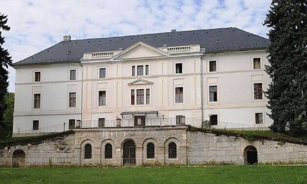 „Nyílt titok volt köztünk, hogy János bácsi kivel mit csinál” – megszólalt a bicskei gyermekotthon igazgatójának egyik áldozata, Gergő a börtönben látta újra egykori molesztálóját