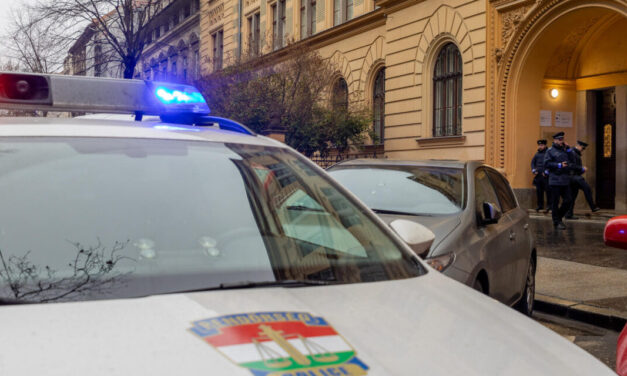 Bombariadó a Pest megyei iskolákban: kiürítették az intézményeket