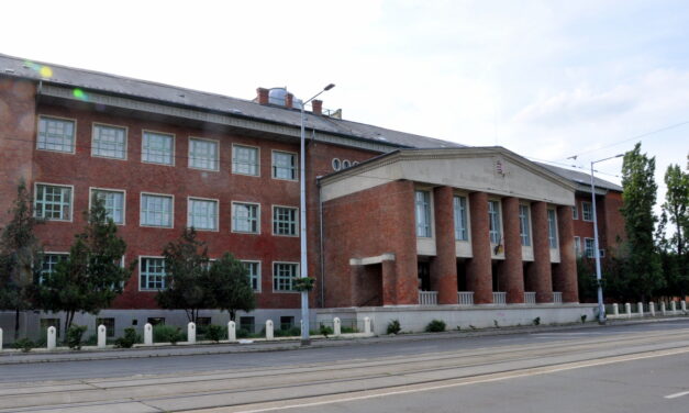 Újabb iskolai erőszak: ollóval szúrta nyakon osztálytársát egy diák a budapesti gimnáziumban