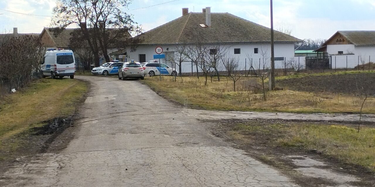 A tyúkülőben találták rá a 10 éves gyerek holttestére Berekfürdőn, már több napja végezhetett vele az anyja