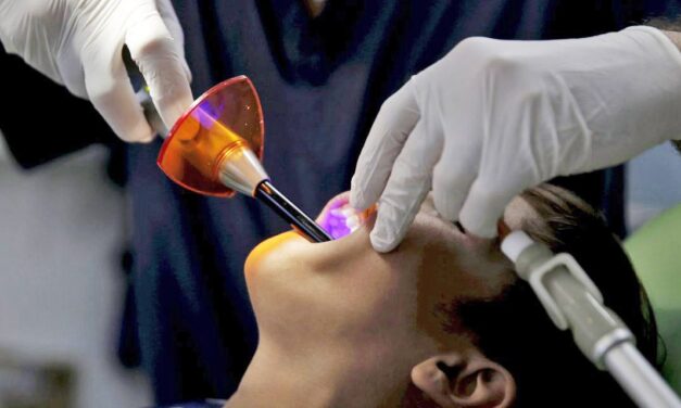 „Ömlött az arcomból a vér” – úgy megverte a fogorvos az egyik páciensét, hogy a férfi bordái is eltörtek