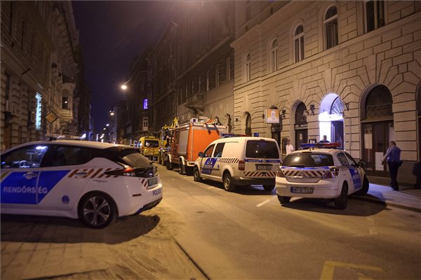 Tragédia Budapest belvárosában: egy középkorú férfi holttestére találtak saját lakásában