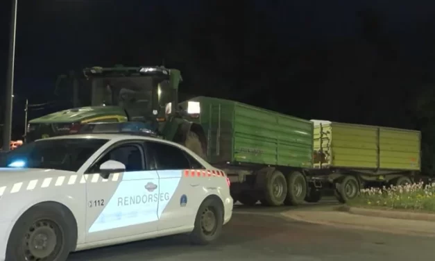 Mobilozott a traktoros, halálra gázolta a 15 tonnás monstrummal a biciklist