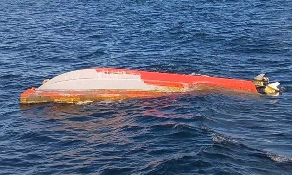 Öt emberrel felborult egy csónak a Dunán, egy személyt drónokkal és szonárra is keresnek
