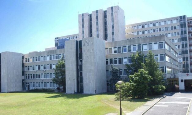 Kiugrott egy beteg az egyik budapesti kórház kilencedik emeletéről, nem élte túl a zuhanást