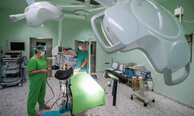 Lebukott a csaló nőgyógyász: állami kórházban, pénzért vezette le magánbetegei szüléseit az ismert főorvos