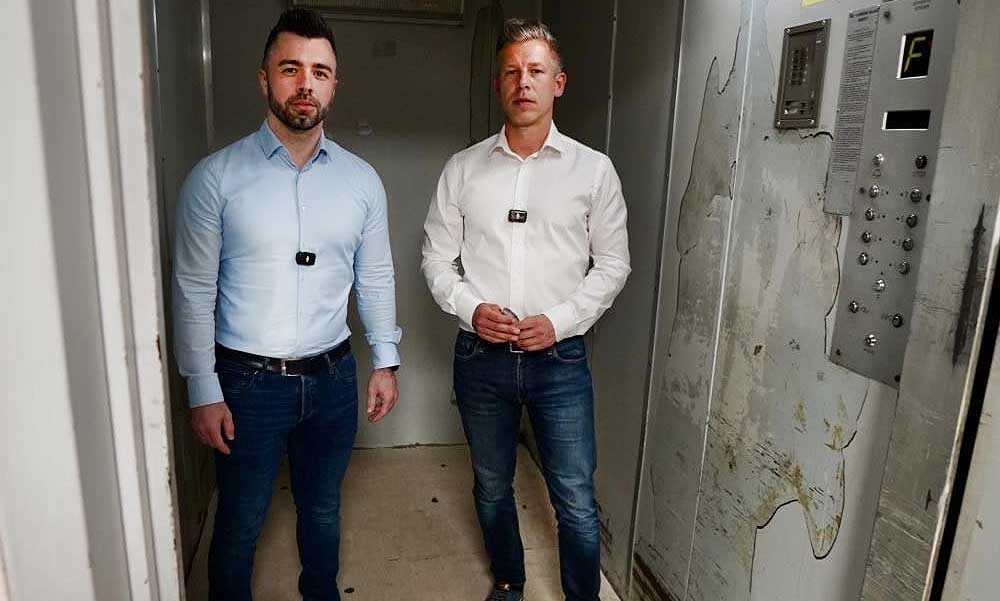 Nem működödő liftet és penészesek falakat talált a szolnoki kórházba Magyar Péter: az államtitkár azt állítja, a Tisza Párt miatt nem tudják felújítani az intézményt