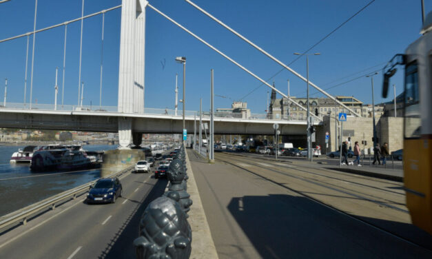 Tragédia: lezuhant az Erzsébet hídról és a betonba csapódott egy férfi Budapesten