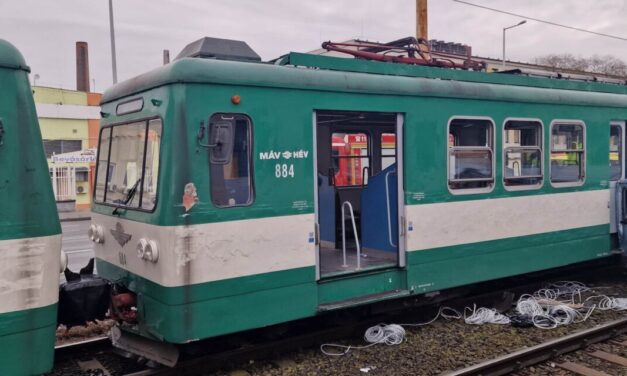 Baleset Budapesten: autóval ütközött egy HÉV szerelvény, a teljes vonalon leállt a közlekedés Csepelen