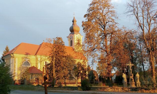 „Régóta hallani lehetett, hogy kedveli a fiatal fiúkat” – mondták a helyiek a bujáki esperesről, aki ellen nemi visszaélés miatt vizsgálatot rendelt el a váci püspök