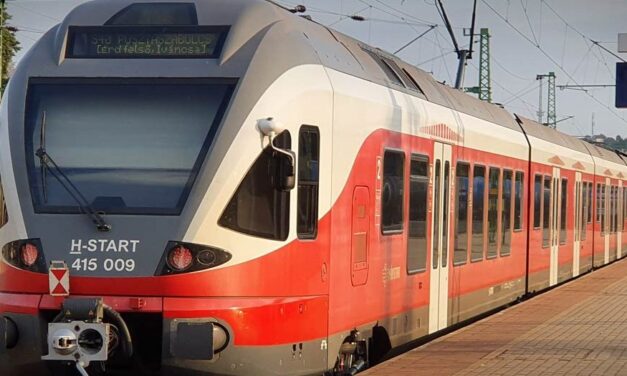 Már 10 millió forintjában került a MÁV-nak a vonatok késése: 3 nap alatt,  9600 utas kapta vissza a jegyár felét