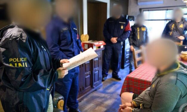 „Éjjel 11-kor kivitt valami diszkóba egy kislányt, majd reggel 4-kor, 5-kor visszahozta” – döbbenetes részletek derültek ki a a prostituáltakat futtató javítóintézet igazgatójáról