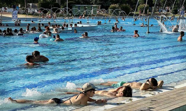 Dráma a budapesti strandon: vízbe fulladt egy 6 éves gyermek, az édesanyja a medence szélén telefonált