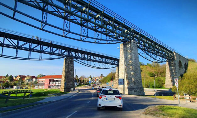 Dráma a biatorbágyi viadukton: utolsó pillanatban mentette meg egy bicikliző pár a fiatal férfi életét, aki a mélybe akarta vetni magát
