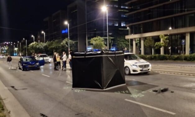 Az utcán, fegyverrel kergette ismerőse a 20 éves férfit, halálra gázolta egy autó: az üldözőt keresi a rendőrség