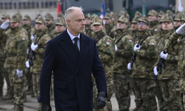 Saját fegyverével lőtte meg magát Szalay-Bobrovniczky Kristóf, honvédelmi miniszter egyik testőre