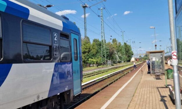 Hétfői fennakadások a MÁV-nál: kigyulladt biztosítórendszer miatt korlátozva járnak a vonatok a győri fővonalon, váltóhiba Újszásznál