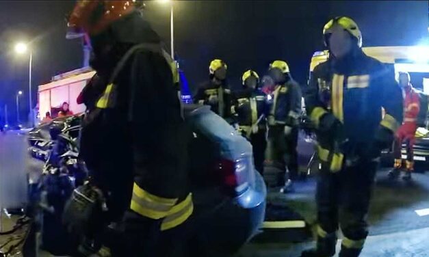 Drámai videót tett közzé a rendőrség az M3-as autópálya bevezetőjénél történt balesetről: két fiatal halt meg