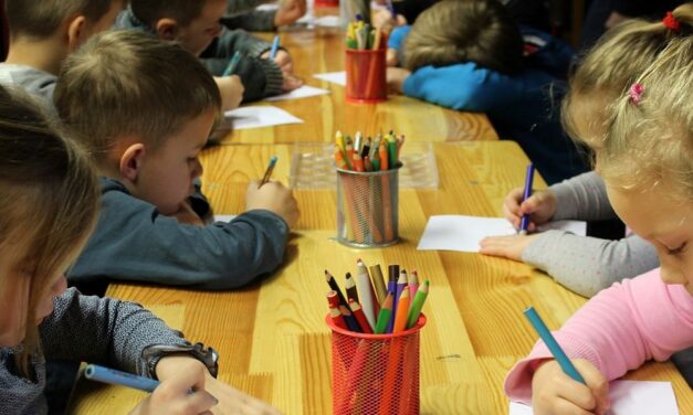 A szekrényhez szorította egy kisgyermek fejét az óvónó Gödöllőn, rendőrségi feljelentés lett az ügyből