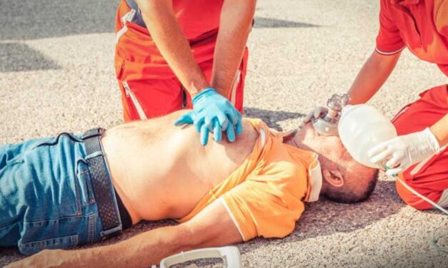 Dráma a metrómegállóban: újra kellett éleszteni egy férfit, a BKV dolgozója nem adta oda a defibrillátort