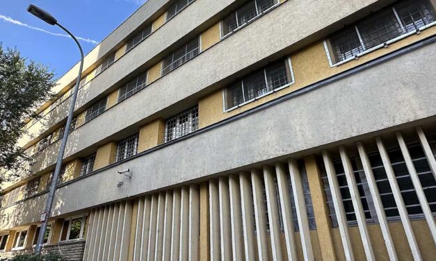 Rendőrségi razzia a Szőlő utcai javítóintézetben: kedd reggel lecsaptak a nyomozók a botrányoktól hangos intézmény dolgozóira