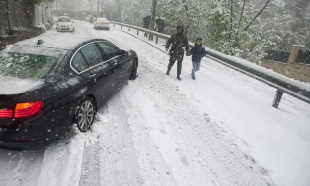 Figyelmeztet a Katasztrófavédelem: brutális havazás és ónos eső béníthatja meg az országot, senki ne induljon el téli gumi nélkül