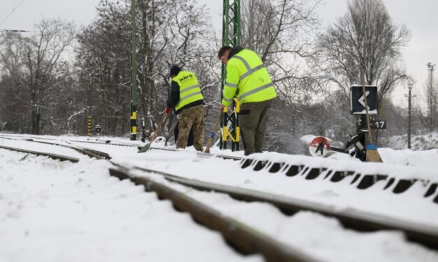 Nehezen indul a hét a MÁV-nál: váltóhiábák és gázolás nehezíti a vonatközlekedést
