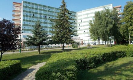 Rettenetes állapotok az ajkai kórházban: 35 orvos hiányzik az intézményből, már ügyeletben nem végeznek műtéteket