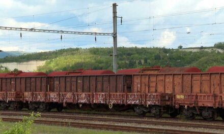 Elveszítette bal karját és másfél hónapig küzdöttek annak a fiatalnak az életéért, aki az újpesti vasútállomáson áramütést szenvedett: összefogtak Jakab gyógyulásáért