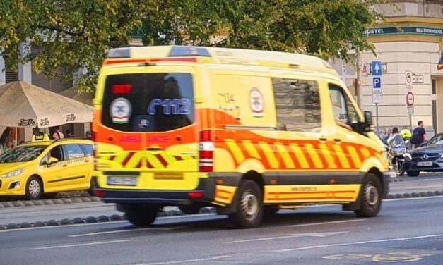 Dráma Budapest belvárosában: kizuhant egy 3. emeleti lakásból egy francia férfi