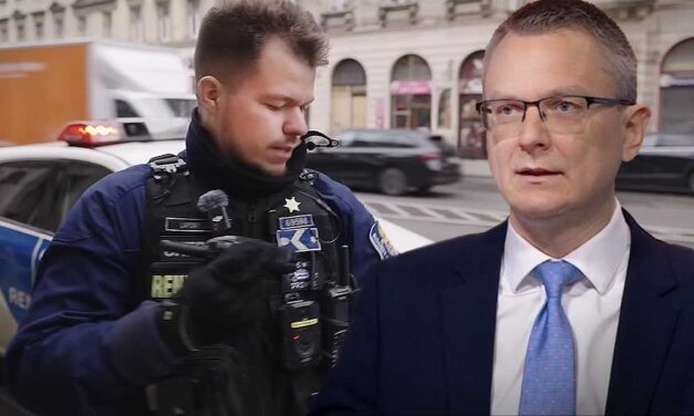 Kilép a rendőrségtől Laponyi Zsolt, aki azt kérte Rétvári Bencétől, hogy ne használják fel a fotóját a KDNP kampányához
