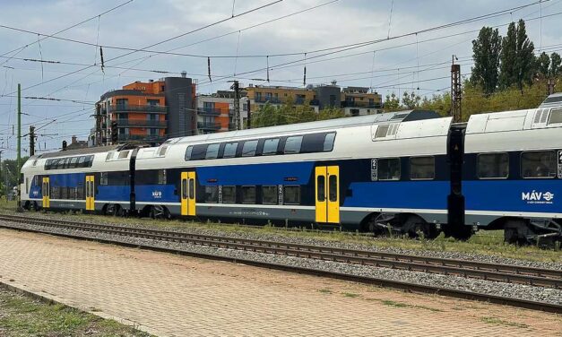 Halálra gázolt egy embert a vonat Budapesten, forgalmi változások a váci vonalon