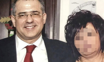 Kiszáll a politikából Kósa Lajos, aki elhitte a csengeri örökösnőnek, hogy a nemlétező vagyonból bankot és repülőgépet kap ajándékba