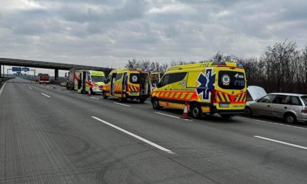 Tragédia az M0-áson: halálra gázolta a nagymamát és kisunokáját egy teherautó, börtönre ítélték a sofőrt