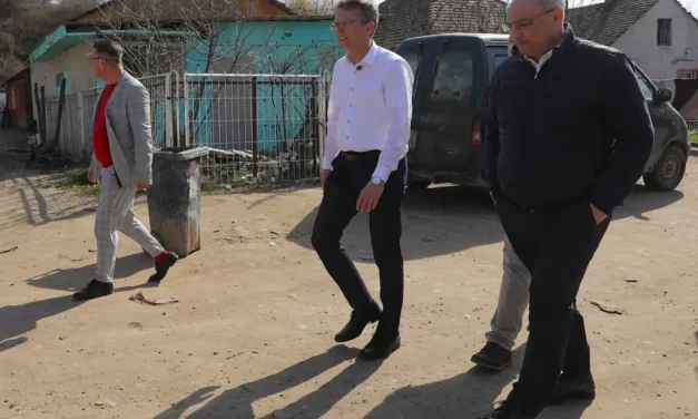 Közpénzből vásárolt Penny-kártyát osztogattak Kerepesen a Fideszre szavazóknak, a polgármester feljelentést tett