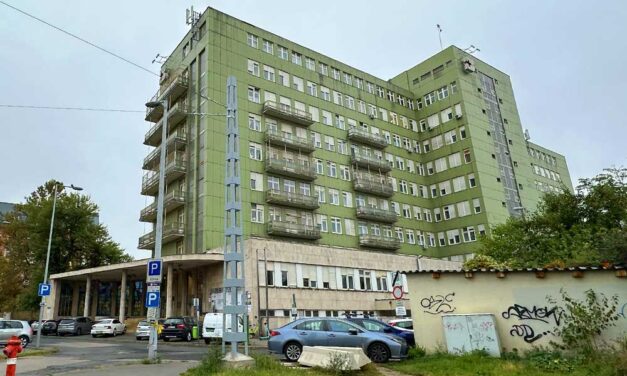 Drogterjesztés miatt több műtőst elvittek a rendőrök a budapesti baleseti intézetből, személyzethiány miatt beavatkozások maradnak el
