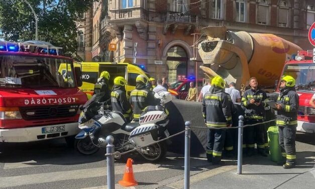 „Amikor kihúzták, hason feküdt, de már sajnos látszott, hogy nem élt” – bentonkeverővel ütközött egy biciklis Budapest belvárosában, a fiatal lány a helyszínen meghalt