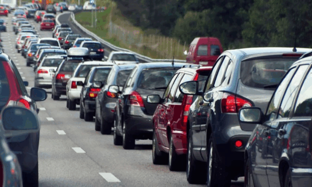 Több kilométeres dugók az autópályákon: az M0-áson motorosbaleset, az M1 és a M7-esen több baleset is történt