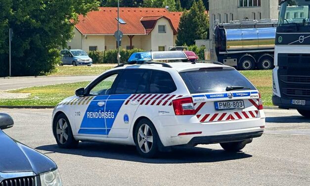 Csokival és kővel dobálta szomszédasszonyát egy férfi, aki 3 évig szerelmével üldözte a nőt
