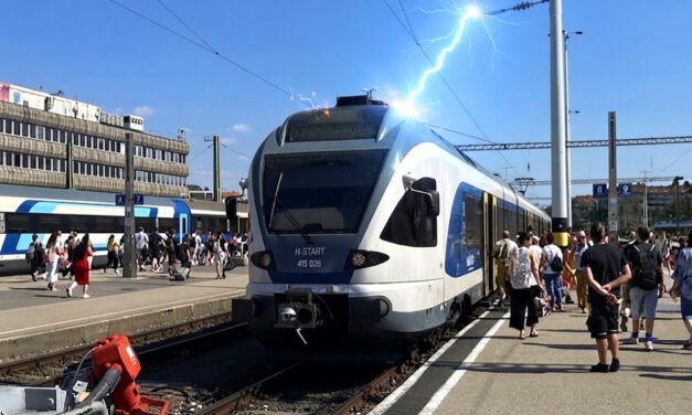 Brutális csattanást és villámló rövidzárlatot okoztak a madarak a Déli pályaudvaron – Az elektromos ívtől kilyukadt egy mozdony teteje