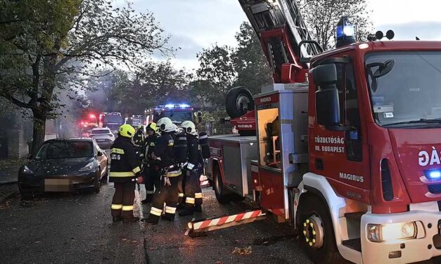 Halálos robbanás Budapesten: kigyulladt egy lakás a Rózsadombon, egy idős nő holttestét találták meg a tűzoltó – videó a cikkben